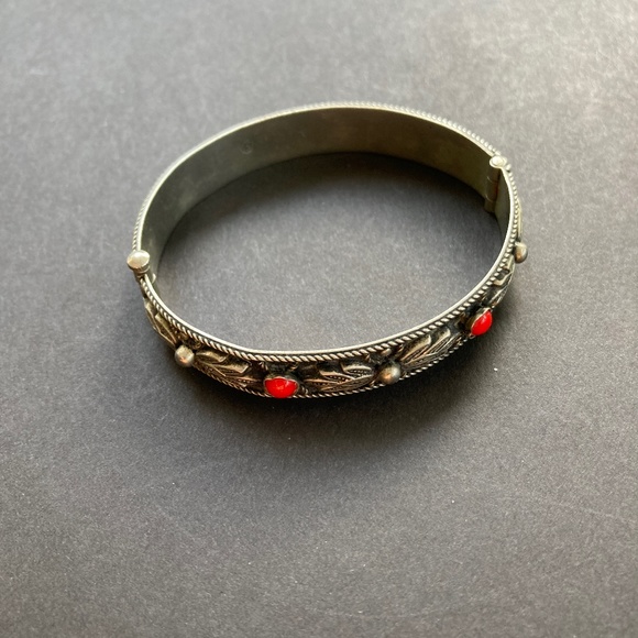 Italian alpaca silver and red stone bracelet. - Picture 2 of 10